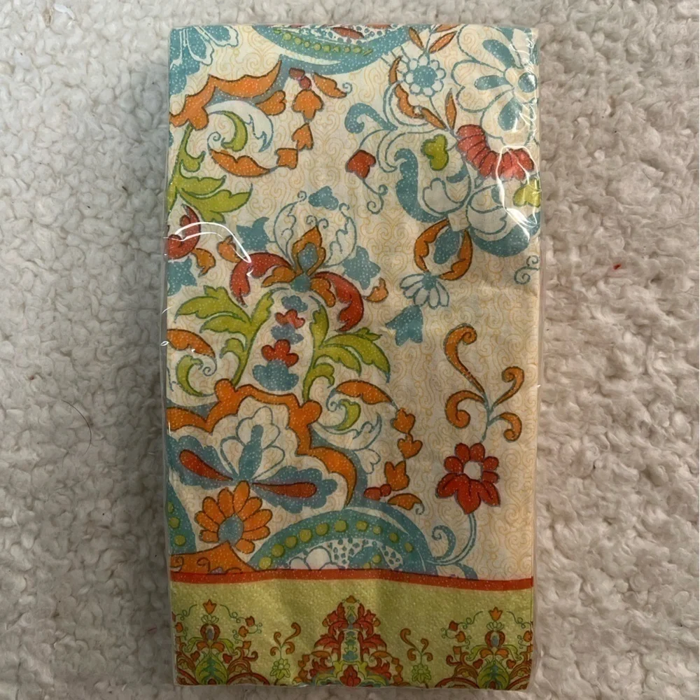 🎉 2/$14 Mudlark “Santika” Tissue Guest Towels